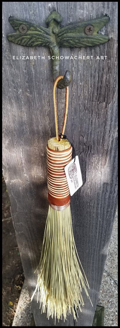 BROOM ELIZABETH WITH COVER, GREY COLOR WITH ASSORTED COLORS FILAMENT. 


