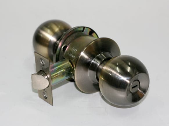 YALE Passage Knob Set Antique Brass