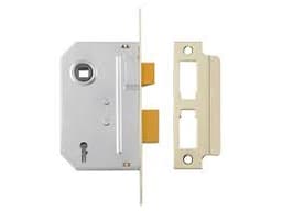 Yale Pm320 3 Lever Sash Lock 65mm CH
(P-M320-CH-65) 1