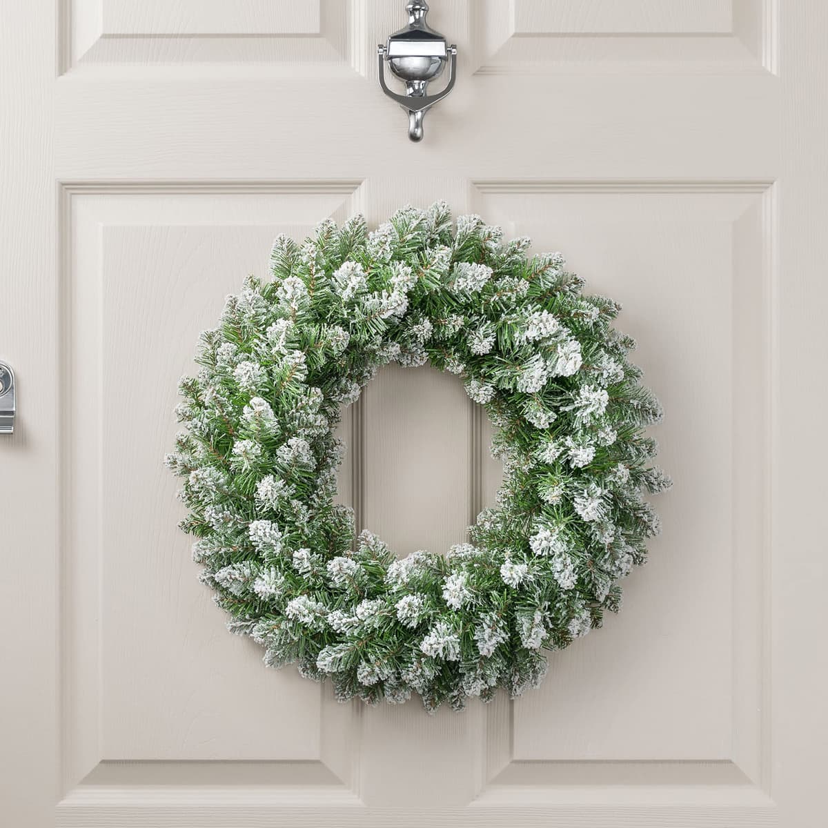 PMS 18" PVC Wreath With 120 Tips With Snow Effect