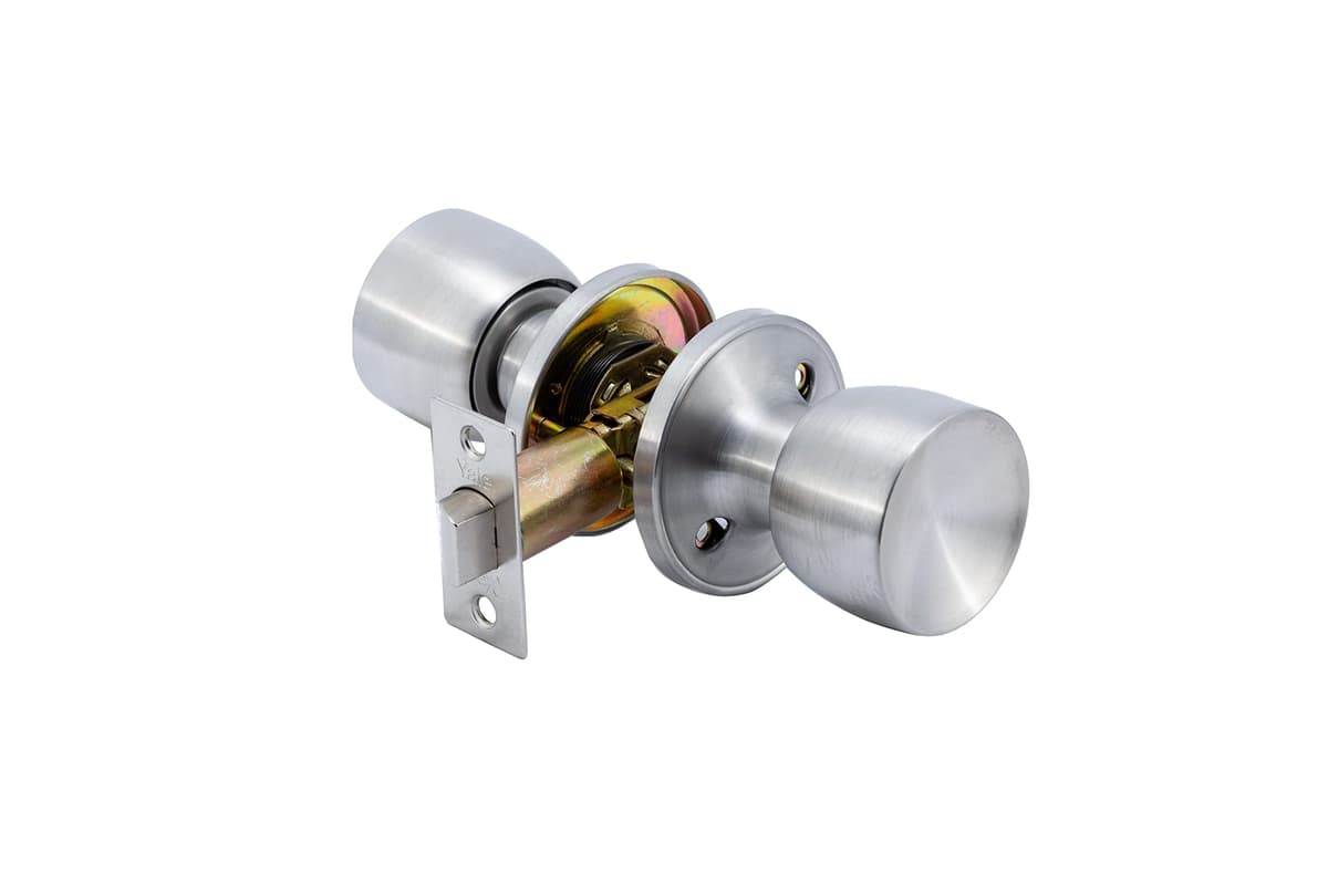 YALE Passage Knob Set Chrome