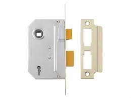 Yale Pm320 3 Lever Sash Lock 65mm CH
(P-M320-CH-65)